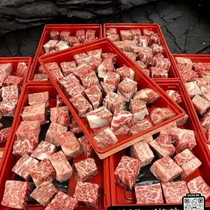 เนื้อวากิวโอมิ A5 (Wagyu Ohmi A5) หั่นเต๋า แพ็ค 250 กรัม