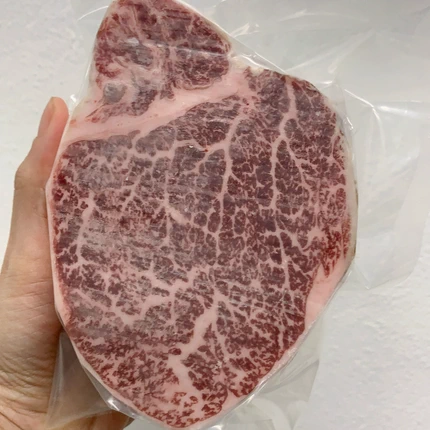 "เนื้อวากิวมัตสึซากะ สันใน เกรด A5 (Wagyu Matsusaka Tenderloin A5) เนื้อแท้ มีใบเซอร์" - Image 2